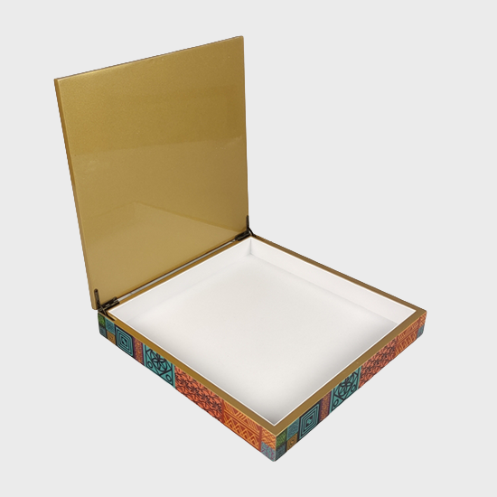 ユニークな漆塗りのボックス